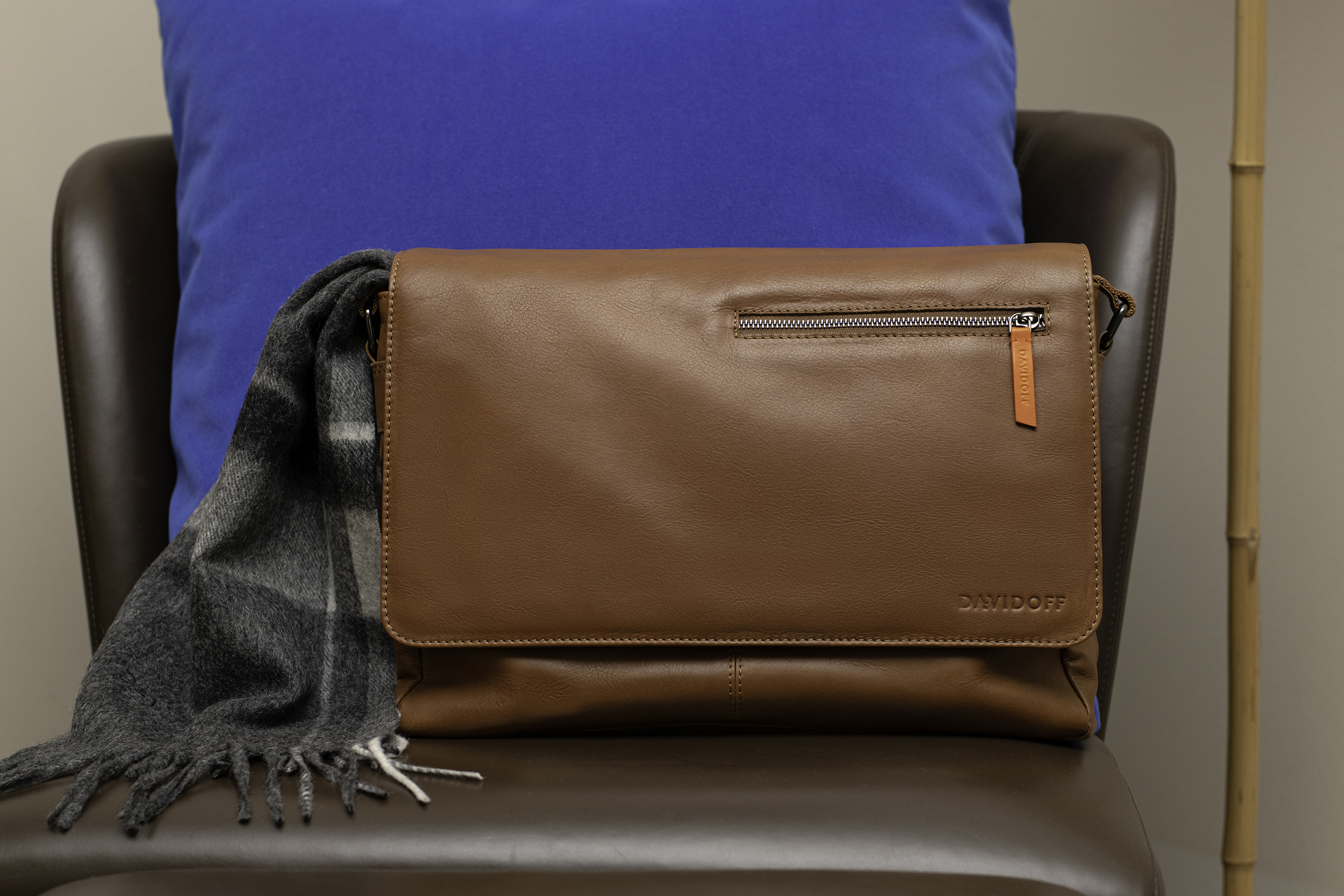 ESSENTIALS Messenger Bag | DAVIDOFF ESSENTIALS Messenger Bag | DAVIDOFF
